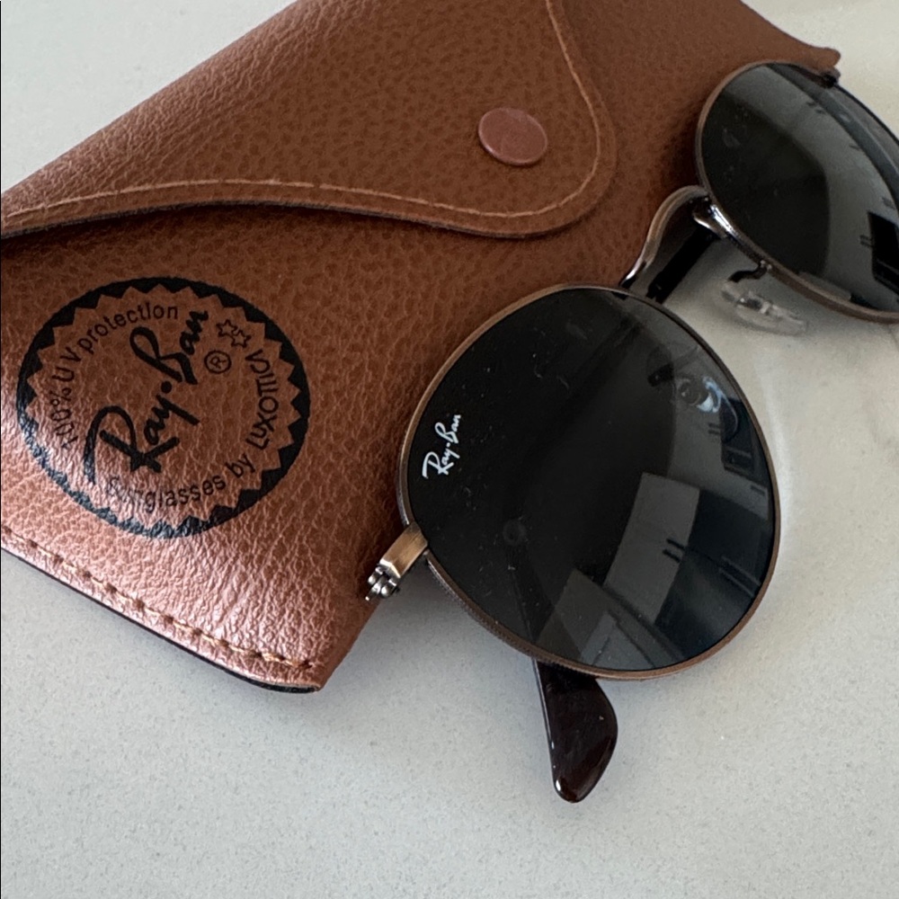 Ray-Ban Sunglasses - Picture 2 of 4